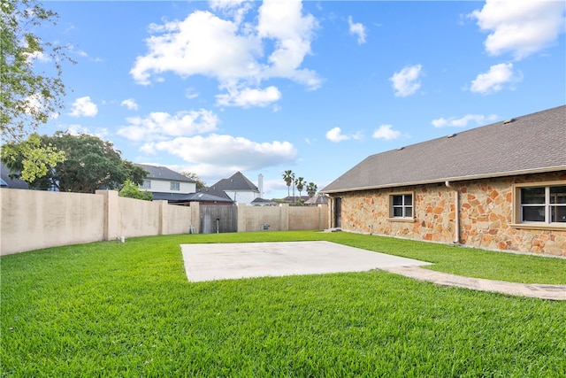 view of yard with a patio