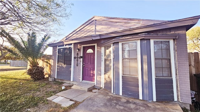 view of front of property with a front lawn