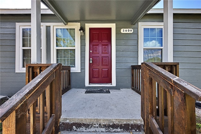 property entrance with covered porch