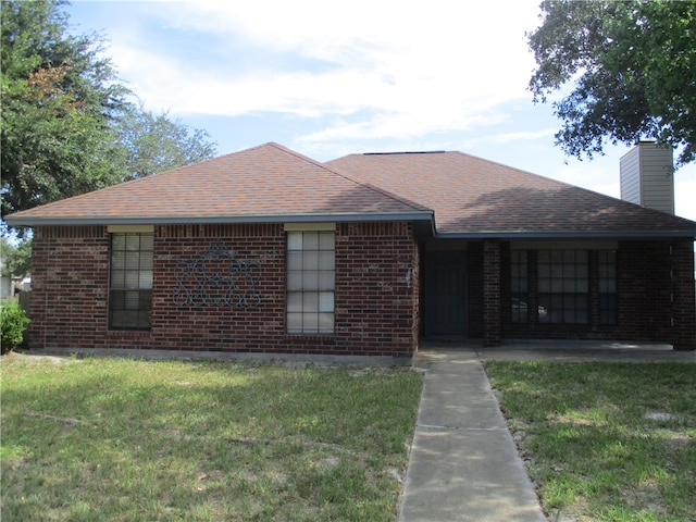 ranch-style home featuring a front yard