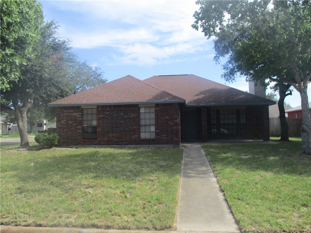 ranch-style home featuring a front lawn