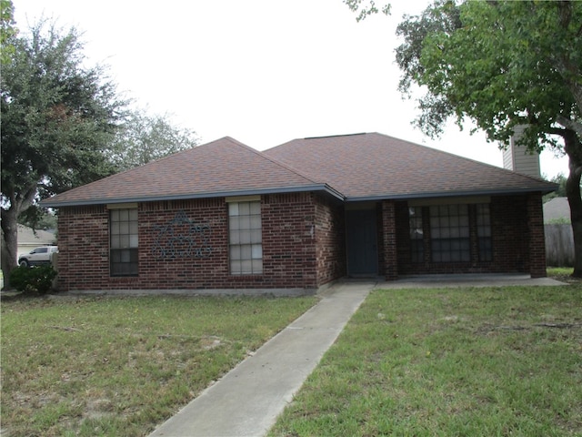 ranch-style house featuring a front lawn