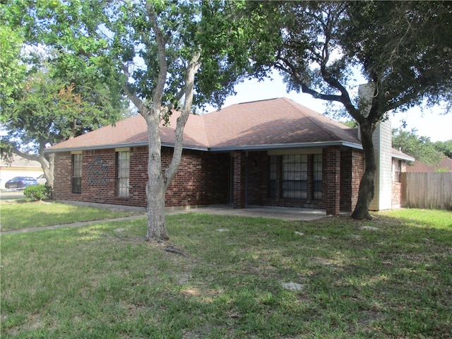 ranch-style home featuring a front yard