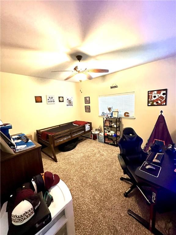 living room with carpet flooring and ceiling fan