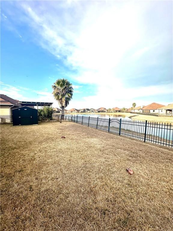 view of yard featuring a water view