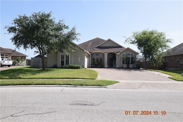 ranch-style house with a front yard