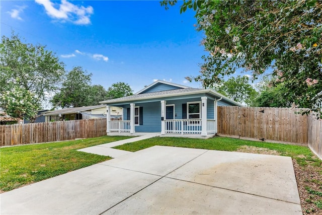 1517 Dorado St, Corpus Christi, TX 78417 - view of front facade with a porch