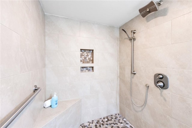 bathroom featuring a tile shower