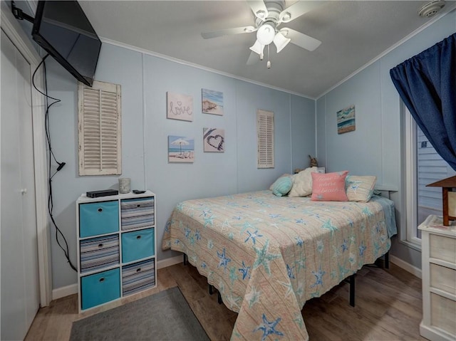 3938 Surfside Blvd Unit 3124, Corpus Christi, TX 78402 - bedroom featuring crown molding, wood finished floors, baseboards, and ceiling fan