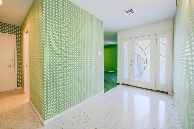 1405 Omohundro St, Rockport, TX 78382 - entrance foyer featuring wallpapered walls