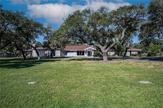 view of front of property with a front yard