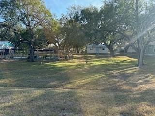 197 Freeman Cir, George West, TX 78022 - photo 12