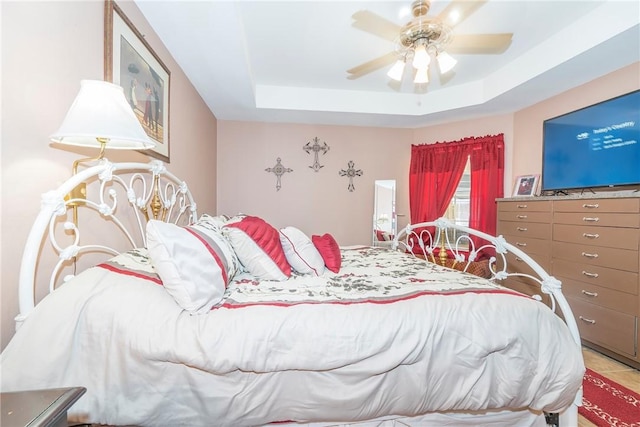 13656 Teague Ln Unit 22, Corpus Christi, TX 78410 - bedroom with a tray ceiling and a ceiling fan