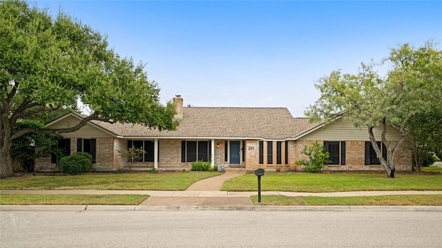 ranch-style house featuring a front lawn