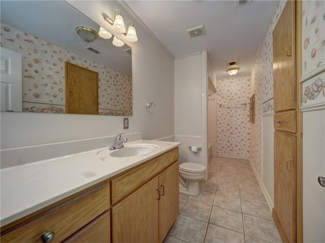 4821 Kosarek Dr, Corpus Christi, TX 78415 - full bathroom featuring wallpapered walls, vanity, tiled shower, and tile patterned flooring