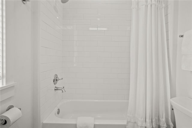 bathroom featuring toilet and shower / tub combo with curtain