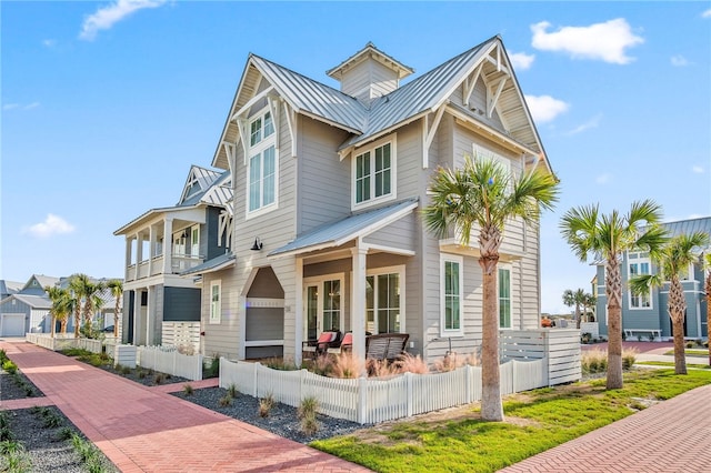 view of front of property featuring a balcony