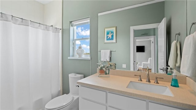 full bathroom with shower / bath combination with curtain, vanity, and toilet