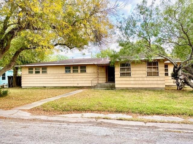 ranch-style home with a front yard