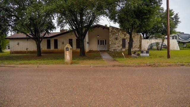 303 W N St, Hebbronville, TX 78361 - photo 1