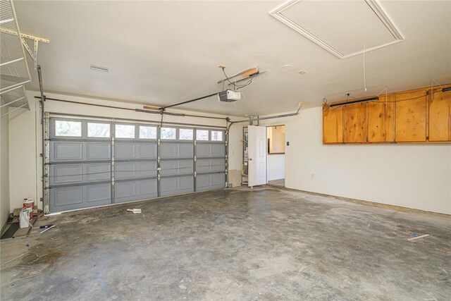 505 Spyglass St, Rockport, TX 78382 - garage featuring a garage door opener