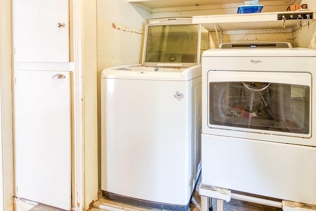 laundry area with washer and clothes dryer