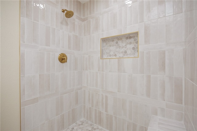 bathroom featuring tiled shower