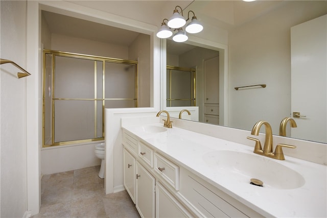 full bathroom featuring shower / bath combination with glass door, vanity, toilet, and a notable chandelier