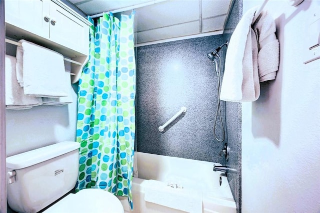 full bath with shower / bath combination with curtain and toilet