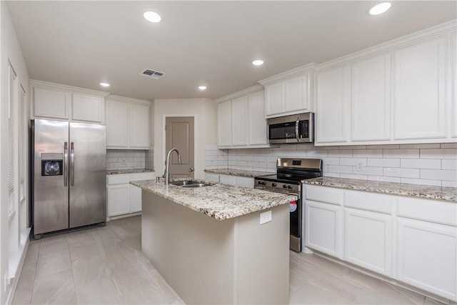 2325 Roseland Dr, Corpus Christi, TX 78414 - kitchen featuring decorative backsplash, a sink, appliances with stainless steel finishes, visible vents, and a center island with sink