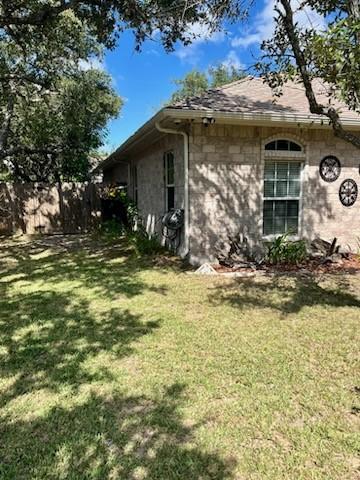 861 Redwood Ave, Rockport, TX 78382 - view of side of home