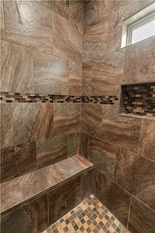 6913 Mets Ct, Corpus Christi, TX 78414 - full bath featuring tiled shower