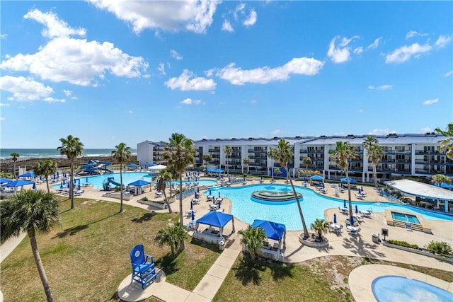 view of swimming pool