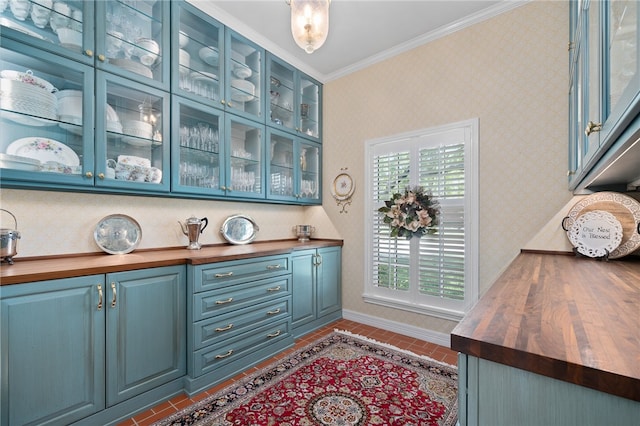 interior space featuring ornamental molding