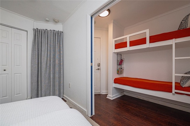 3938 Surfside Blvd Unit 3116, Corpus Christi, TX 78402 - bedroom with crown molding, wood finished floors, baseboards, and a closet
