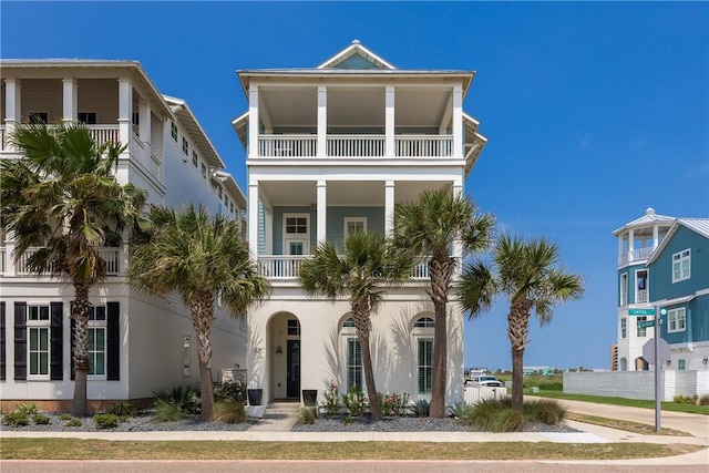view of front of house featuring stucco siding and a balcony
