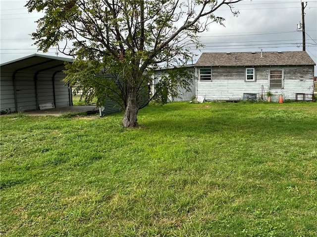 view of yard with a carport