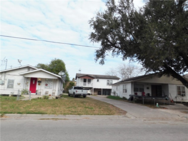 view of front of property with a front lawn