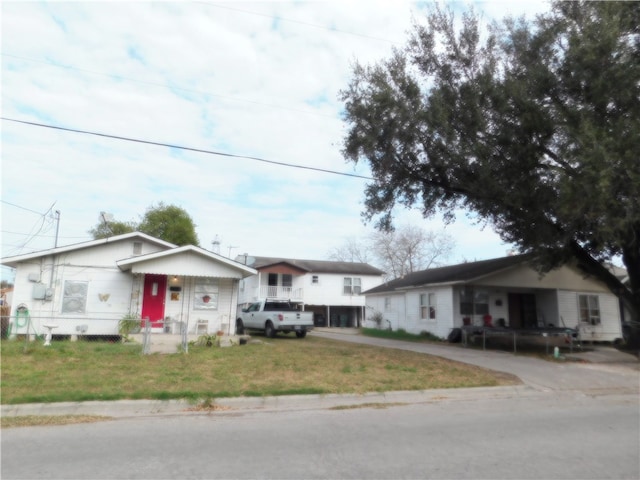 view of front of property with a front lawn