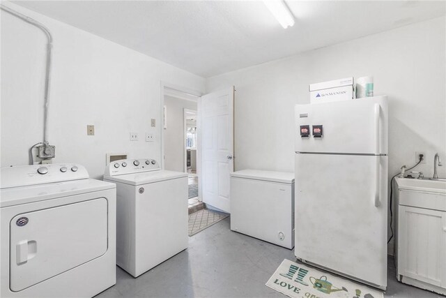 washroom with sink and washer and dryer