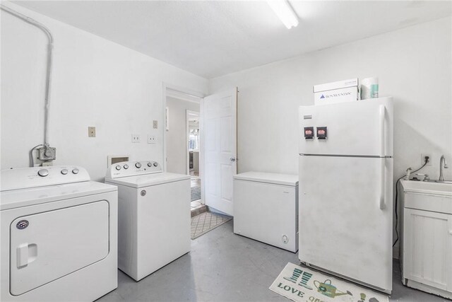 13525 Bullion Ct, Corpus Christi, TX 78418 - laundry room featuring washer and dryer and a sink