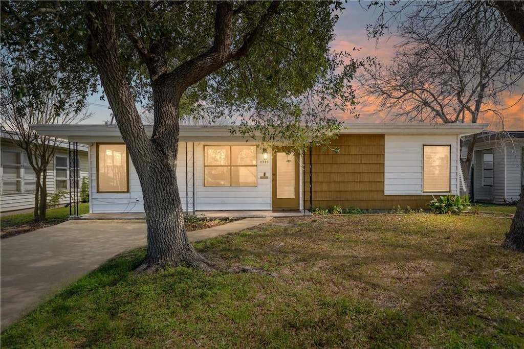4349 Amherst Dr, Corpus Christi, TX 78412 - single story home featuring a front yard