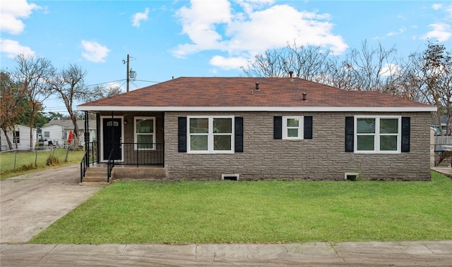 view of front of home featuring covered porch and a front yard