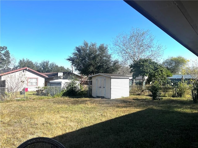 view of yard with a storage shed