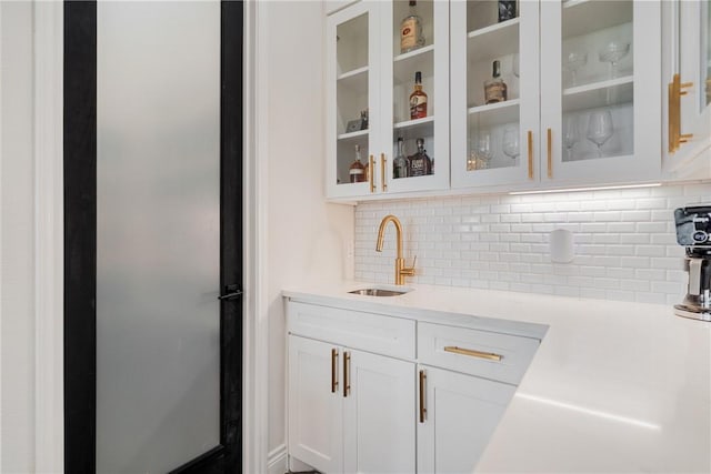 734 Buffalo Creek Dr, Corpus Christi, TX 78415 - indoor wet bar with tasteful backsplash