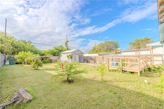 view of yard featuring a storage unit