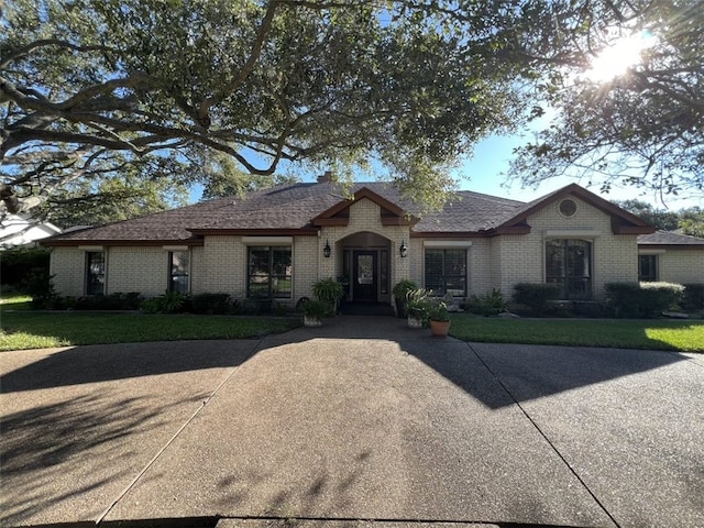 ranch-style home featuring a front yard