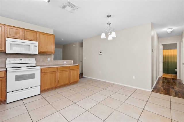 1522 W Nelson Ave, Aransas Pass, TX 78336 - kitchen featuring white appliances, light countertops, baseboards, and backsplash