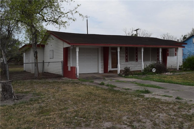 ranch-style home with a front lawn, fence, a porch, a garage, and driveway