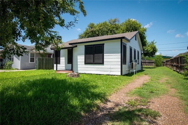 view of front of house featuring a front yard